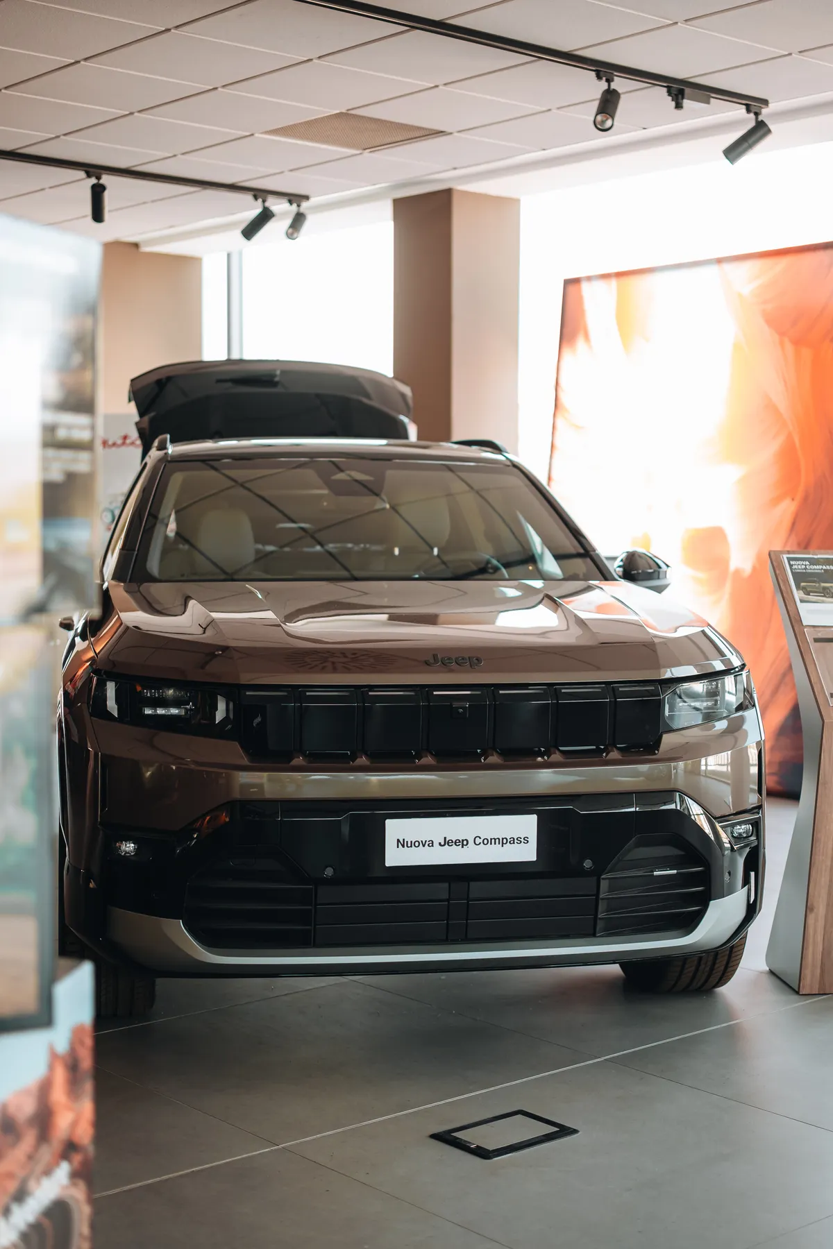 La nuova Jeep Compass in showroom