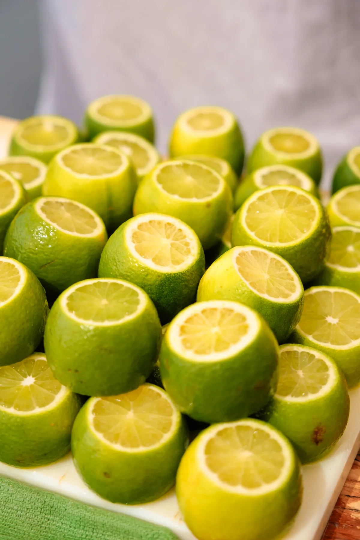 Lime tagliati per i cocktail