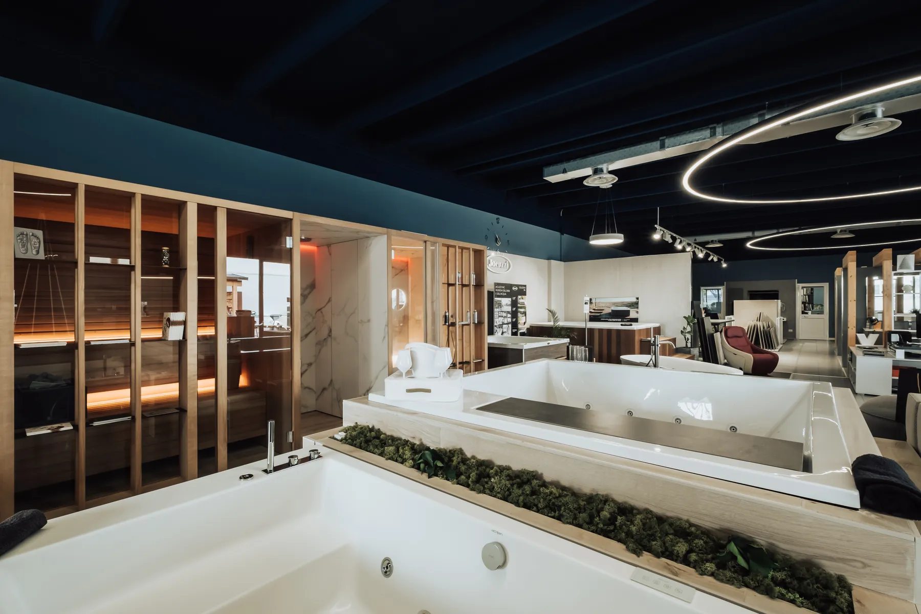 L'area delle vasche idromassaggio nello showroom